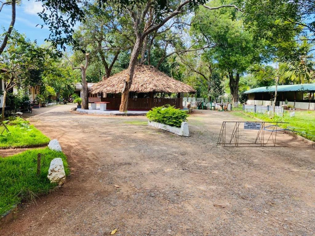 Hotel Resthouse Vavuniya Exterior foto